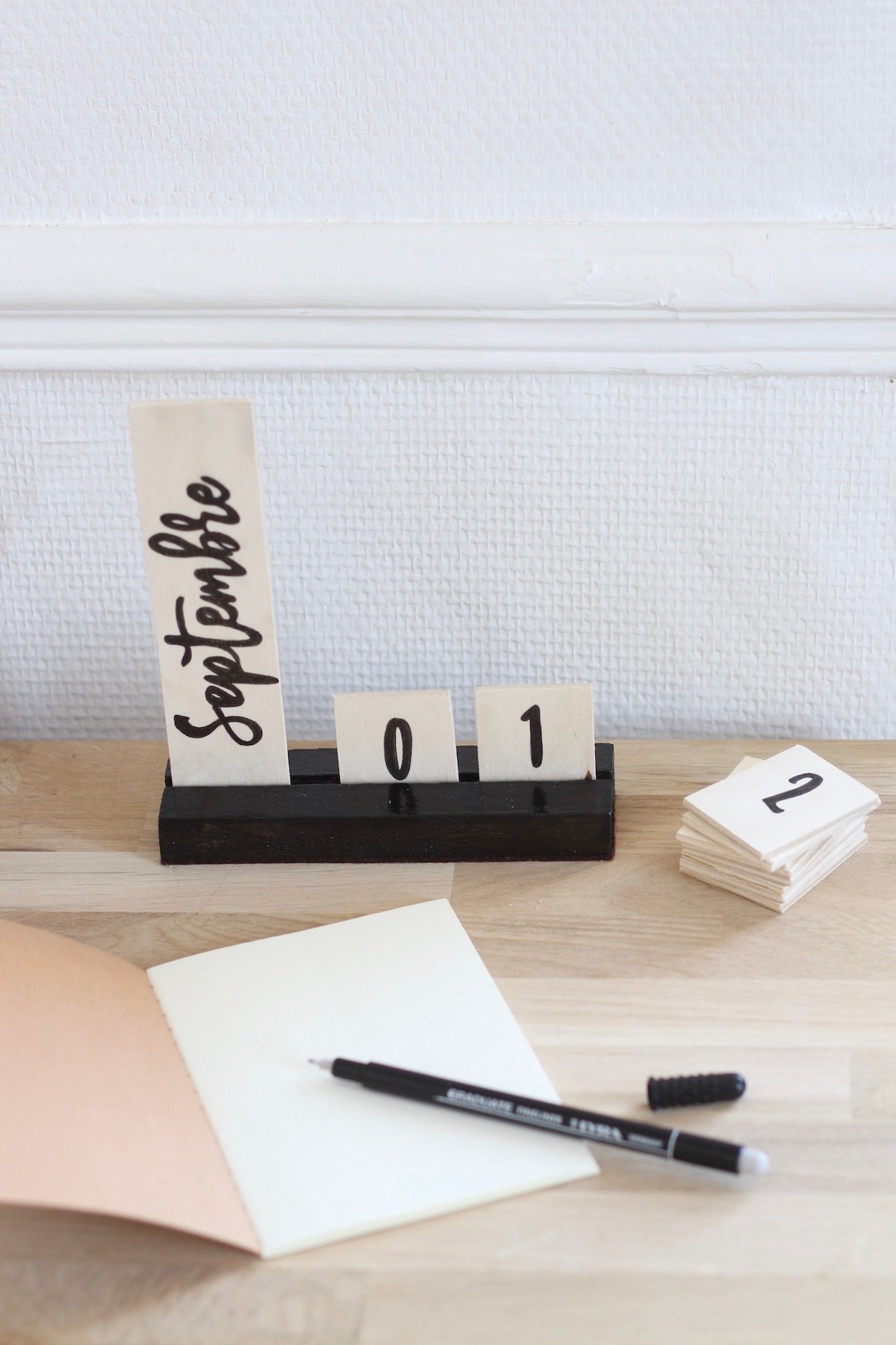 calendrier perpétuel bois diy - blog création déco - clem around the corner