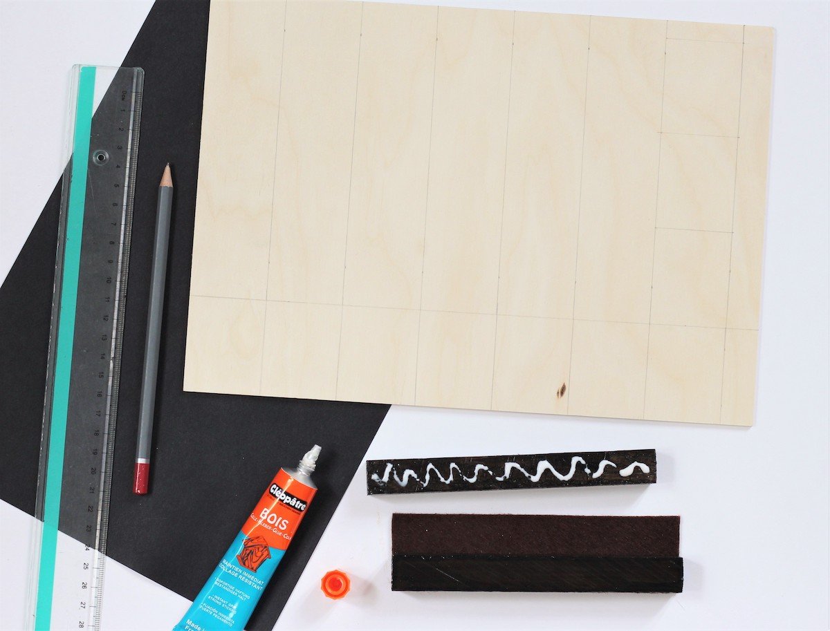 calendrier perpétuel bois diy idée déco chambre ado coin bureau