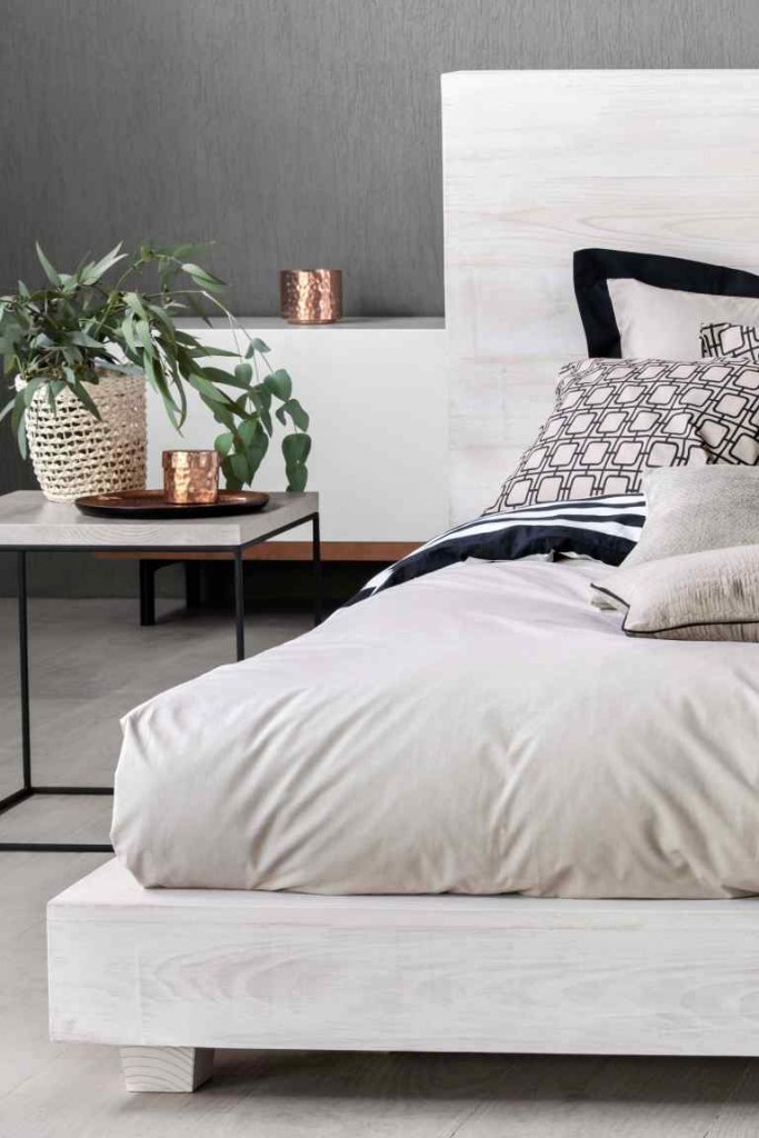 chambre grise marbre blanche détail métal rose gold