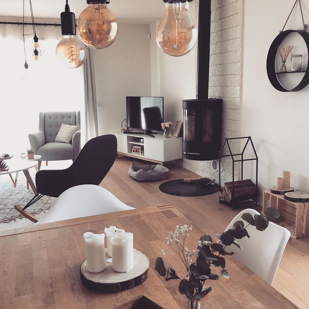 séjour fauteuil à bascule noir poêle cheminée - blog déco - clematc