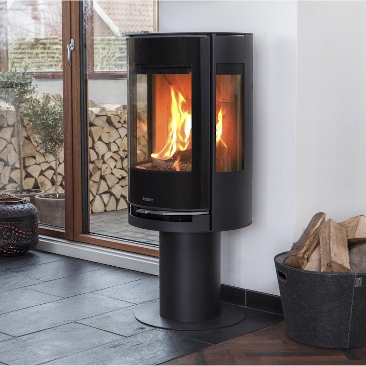 bois cheminée économique éco responsable design intérieur - blog déco - clemaroundthecorner