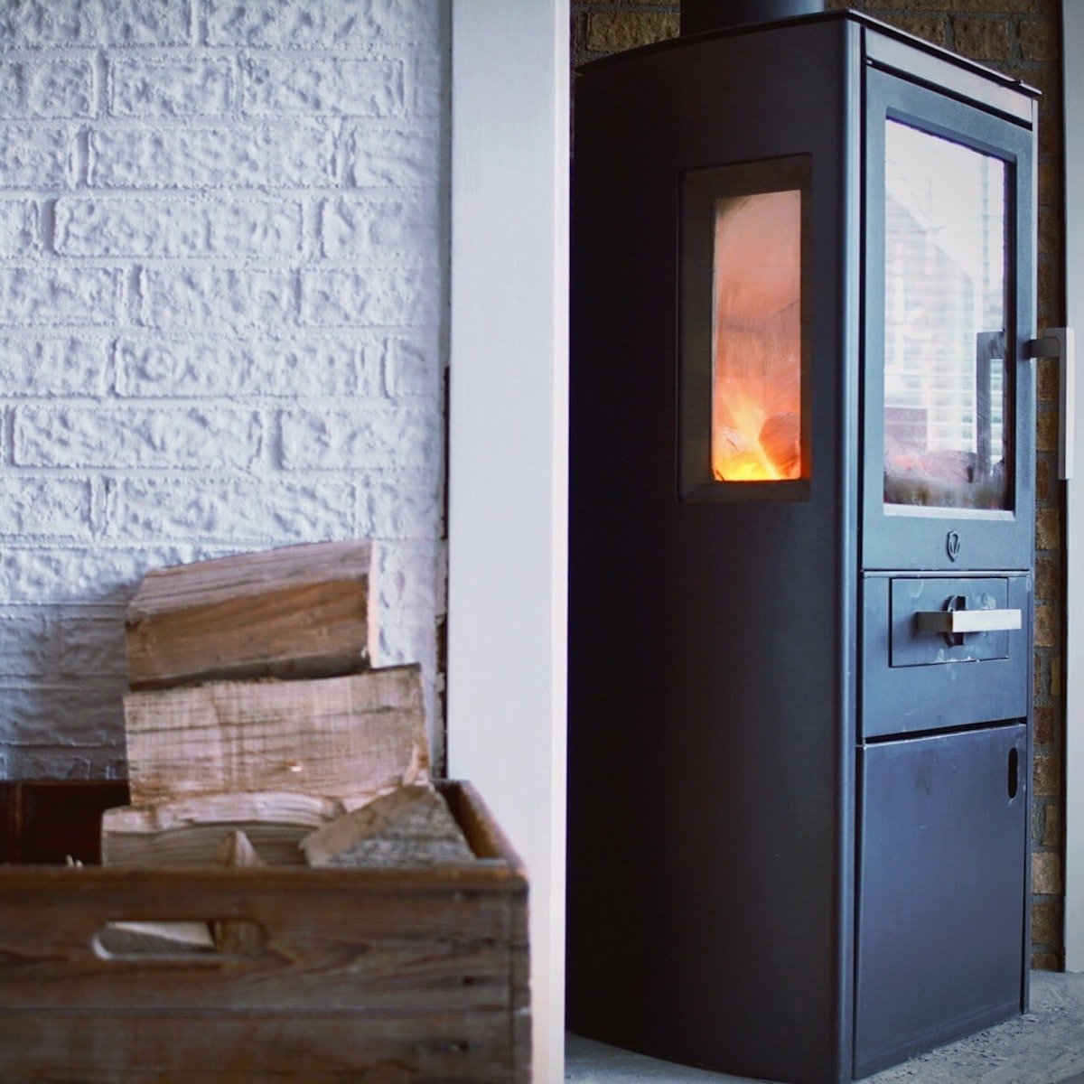 wood stove poêle bois ou granule bûches cagette - blog déco - clematc