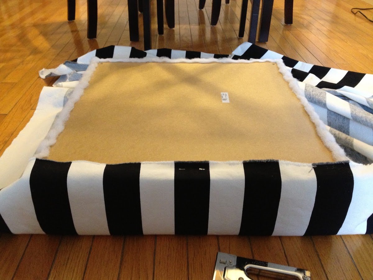 Tutoriel transformer table basse IKEA LACK pouf - blog clem around the corner
