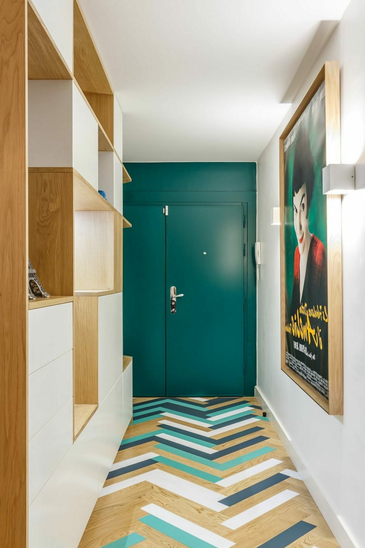entrée verte déco chevron mixte étagère rangement grand tableau