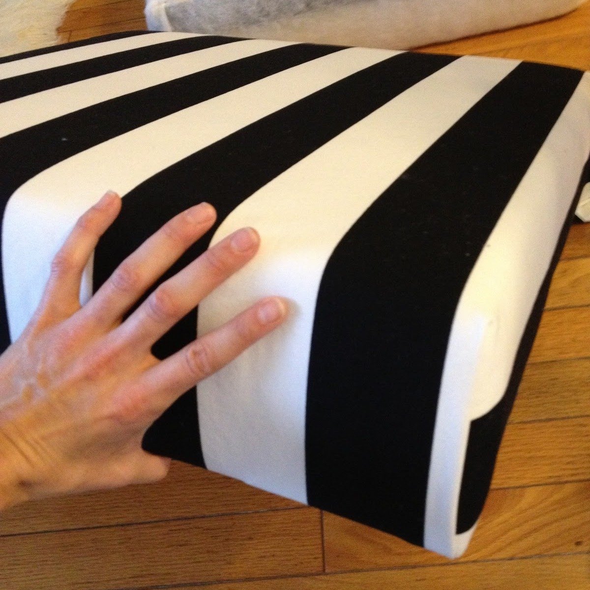 fabriquer soi-même pouf rayé pour chambre salon décoration diy