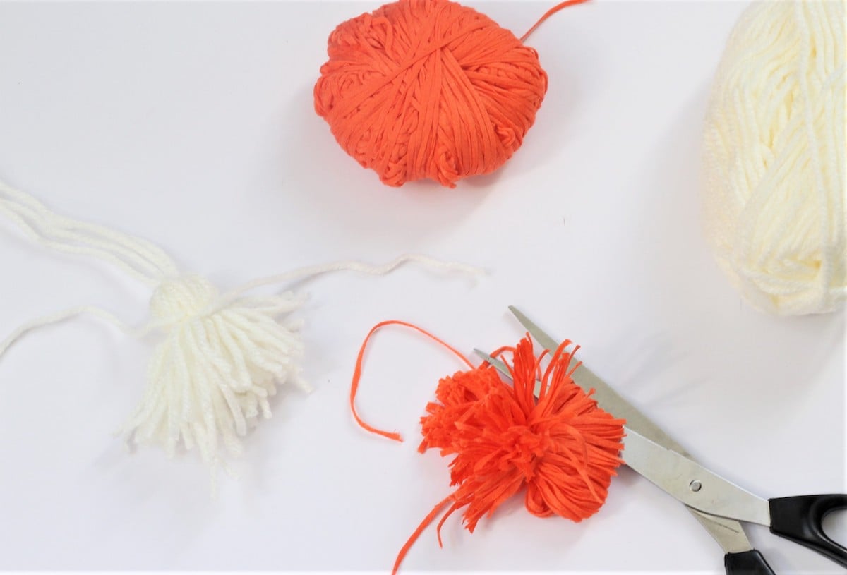 guirlande Halloween à faire soi-même déco citrouille laine - blog clem around the corner