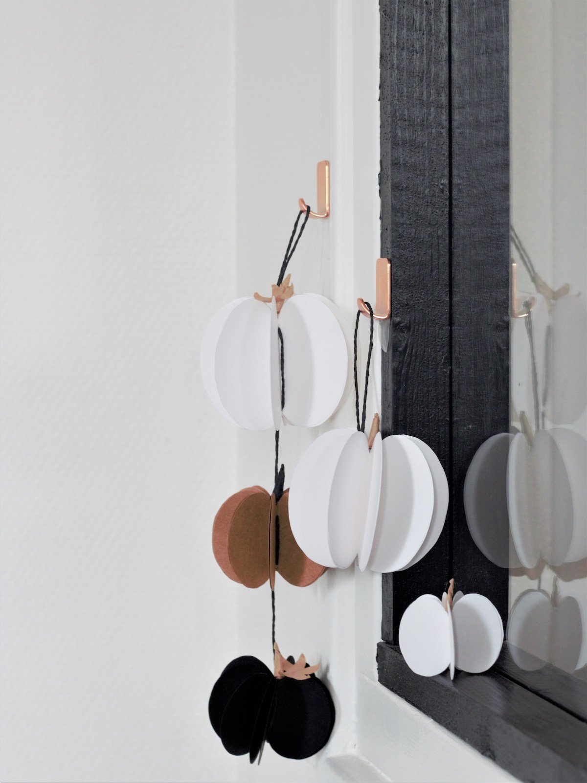 guirlande halloween à faire soi-même déco en papier pour décorer miroir