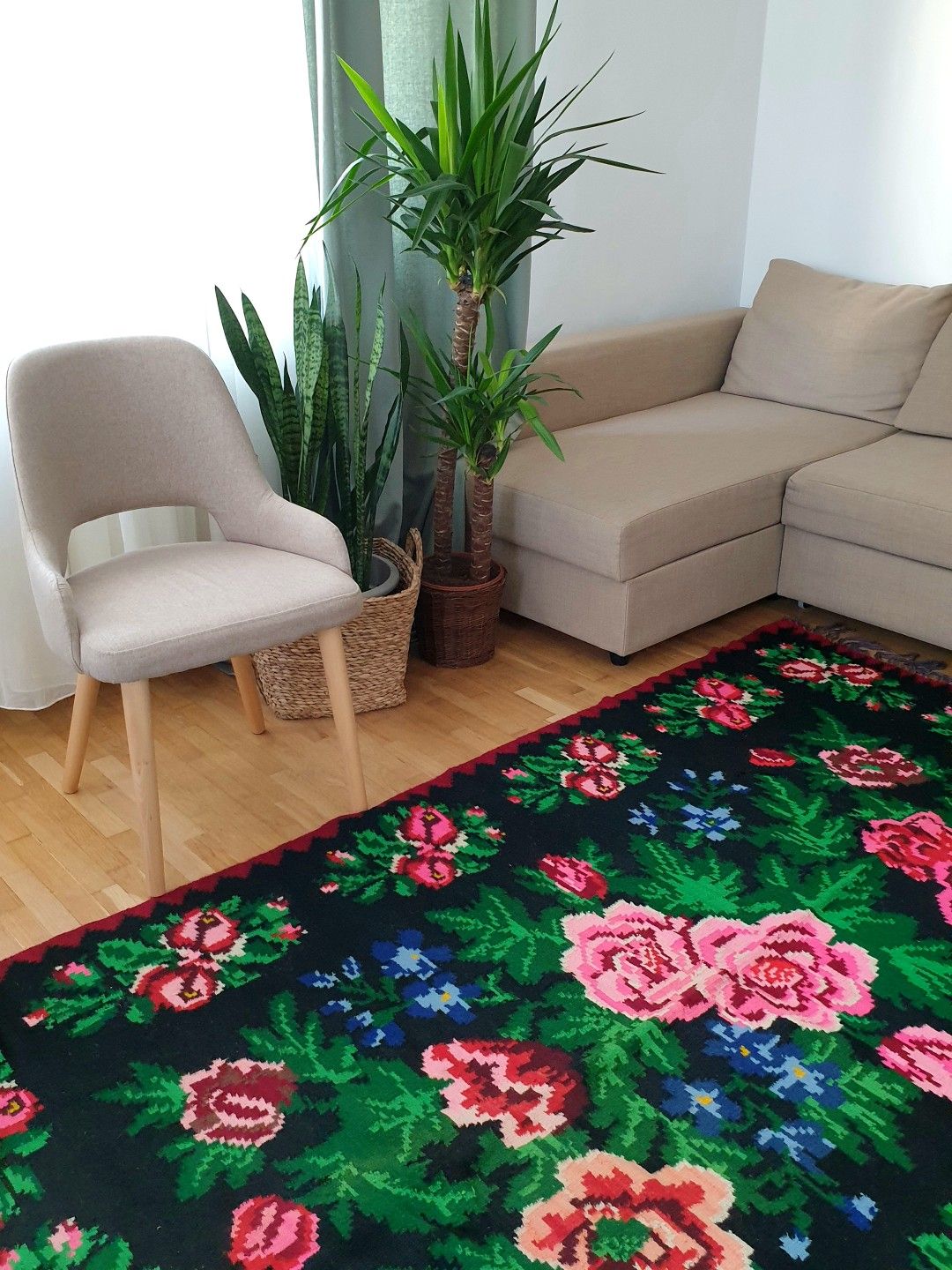 tapis floral rétro roumain rose vert noir