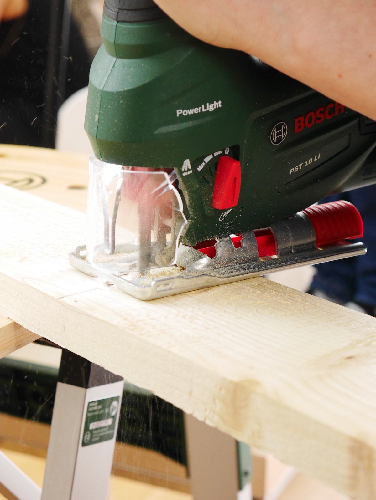 technique bricolage découpe bois meuble diy scie sauteuse