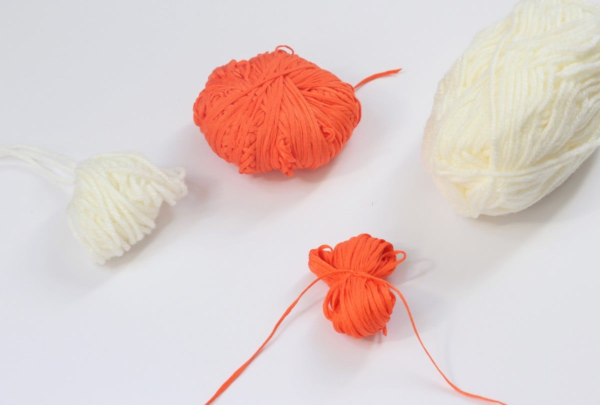 tuto déco diy faire pompon laine facile express sans matériel main