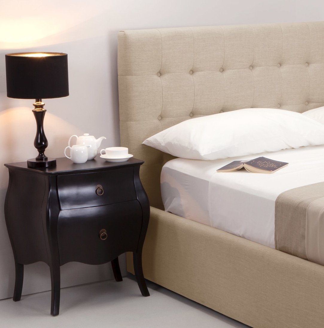 chambre lit double couleur beige blanc style néo classique vintage