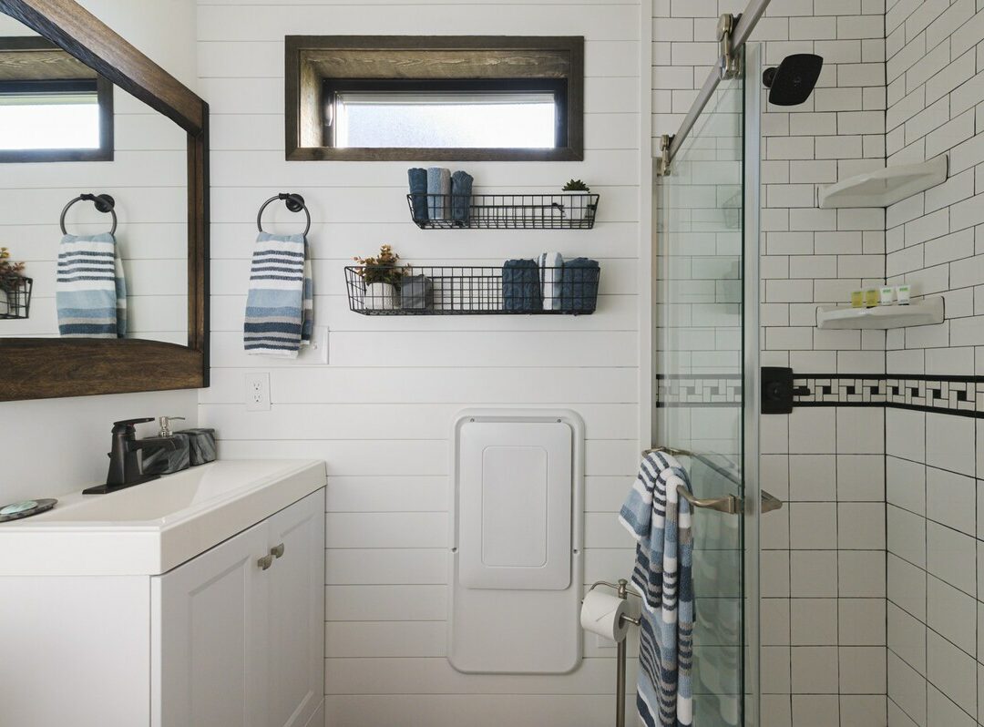 maison conteneur insolite salle de bains douche cabine van