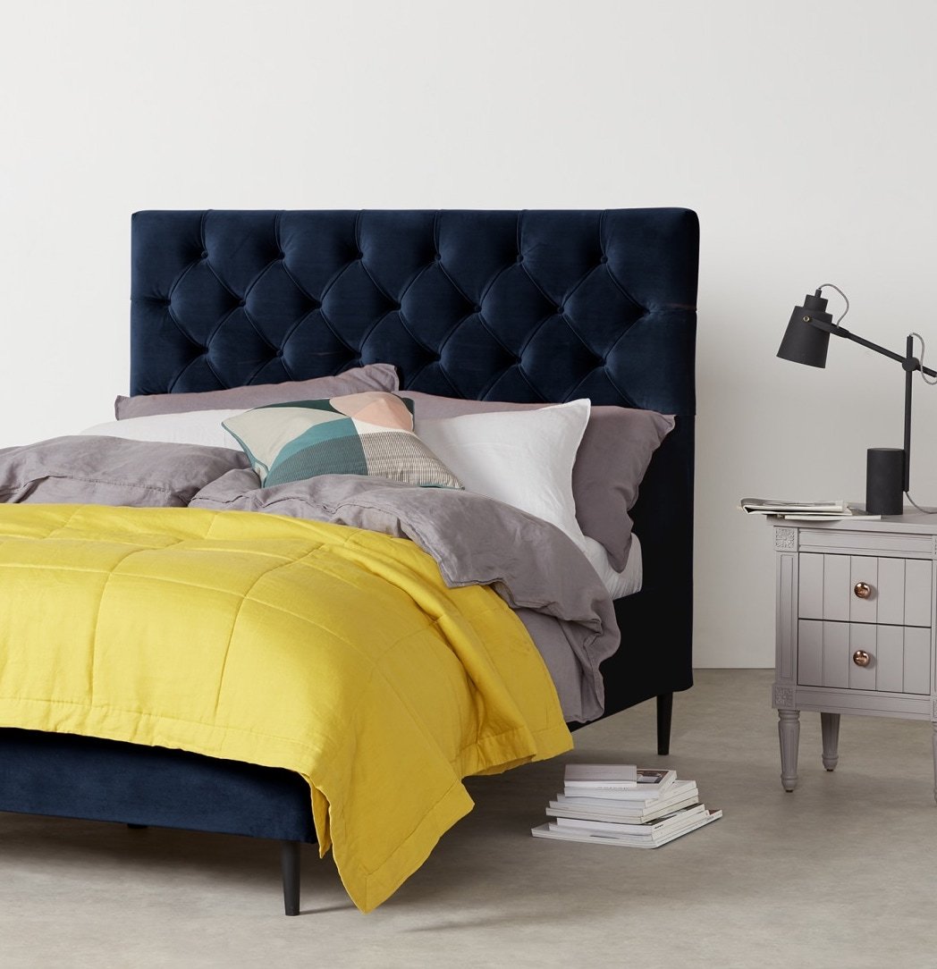 tête de lit capitonnée bleu marine velours esprit lounge tendance déco chambre blog clematc