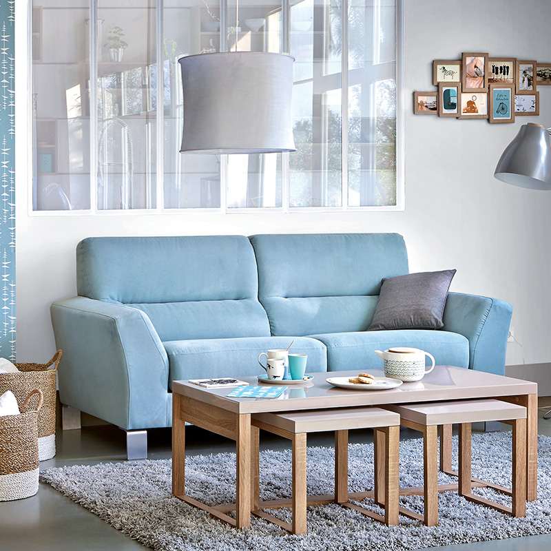 canapé bleu table bois tendance scandinave