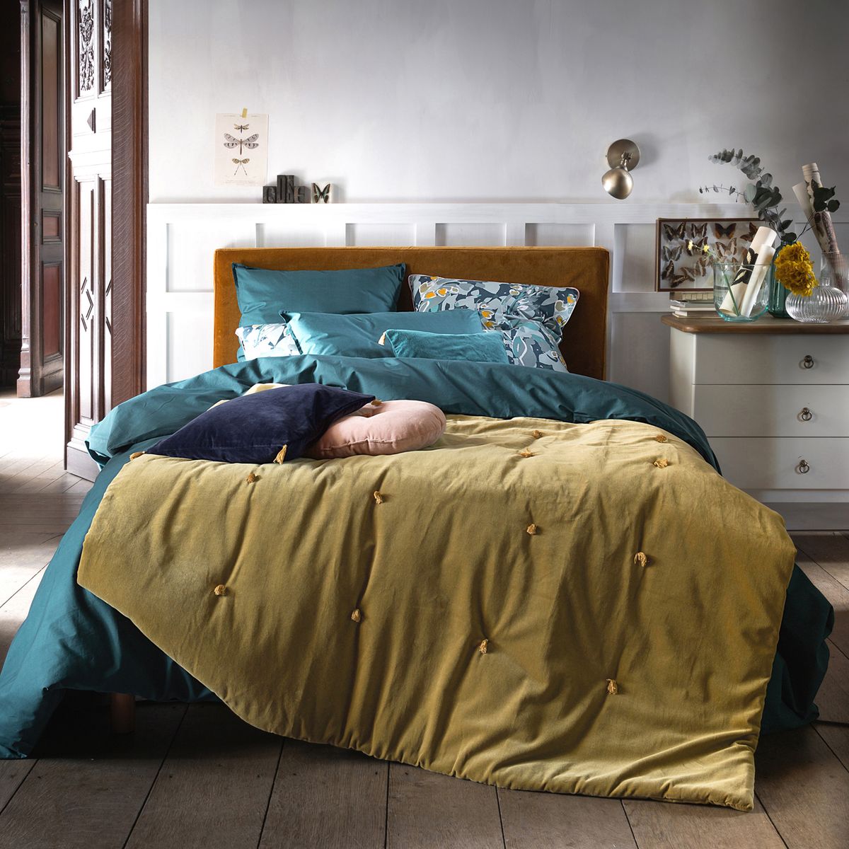 chambre bleu canard jaune moutarde velours drap édredon