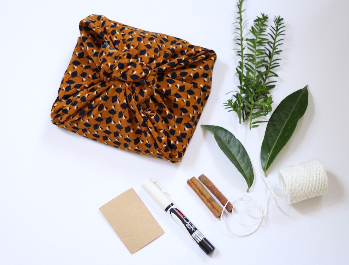 idée papier cadeau écolo furoshiki en tissu pliage tuto déco