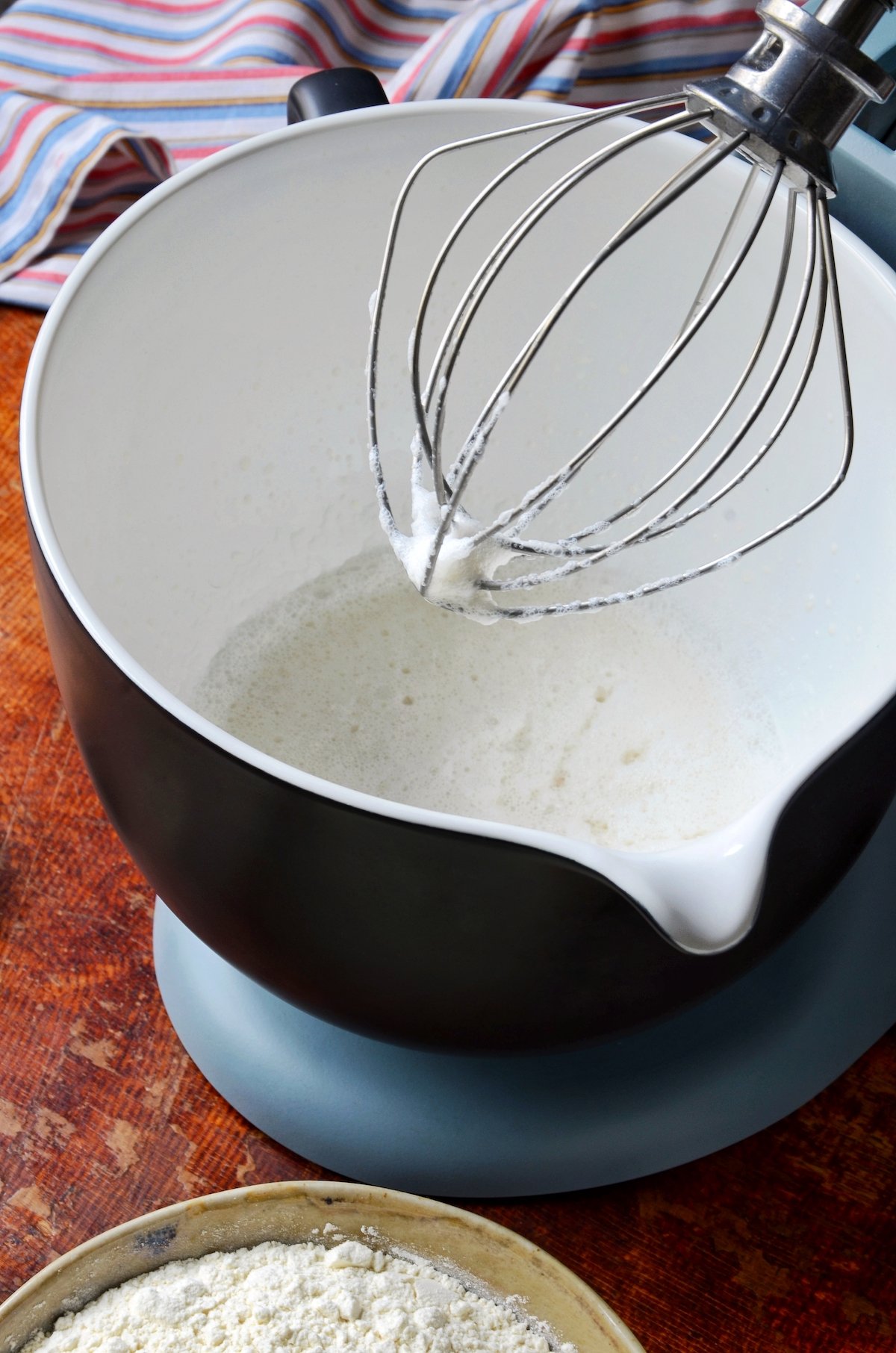 monter blanc facile fouet bol céramique Kitchenaid artisan bleu