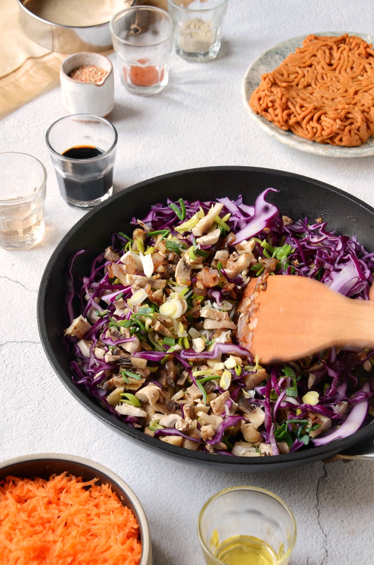 poêlé champignon ail choux rouge carotte poireau