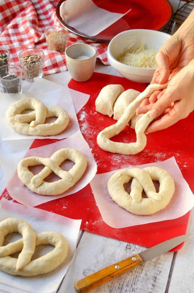 préparation tuto cuisine petit pain marché Noël Strasbourg gros sel