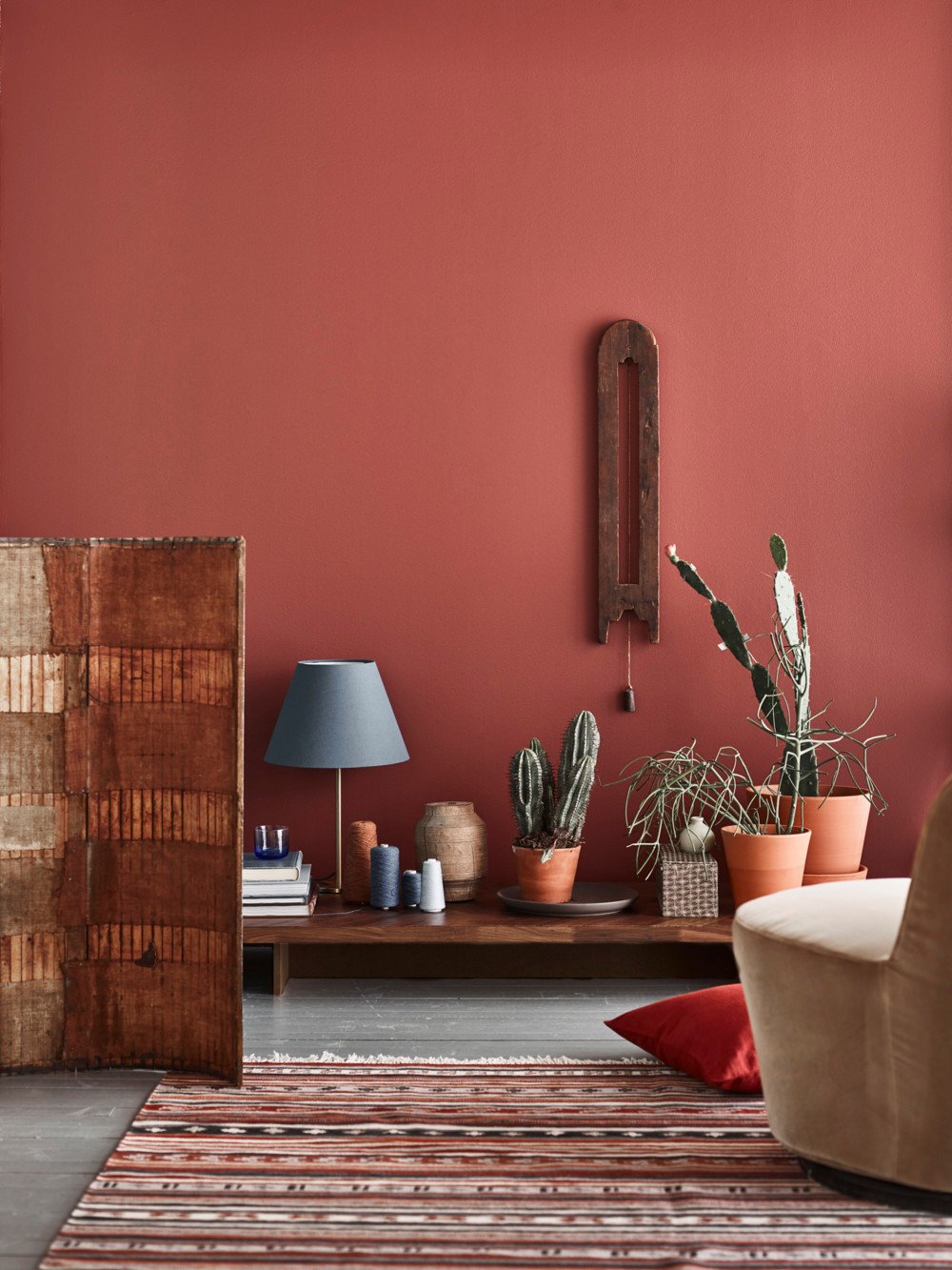 rouge terracotta tapis berbère rouge blanc cactus déco clematc