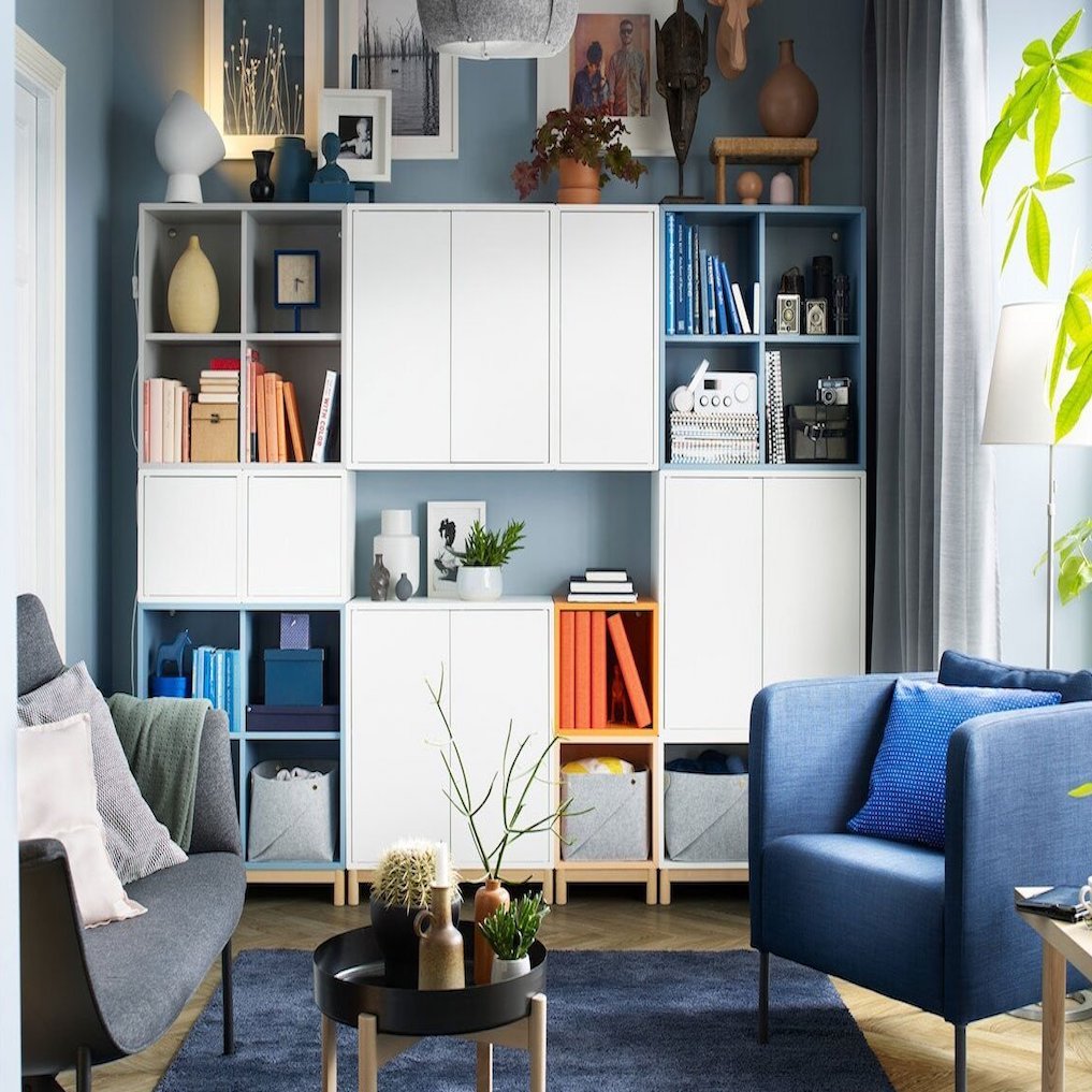 salon bleu gris armoire blanche plante verte deco moderne