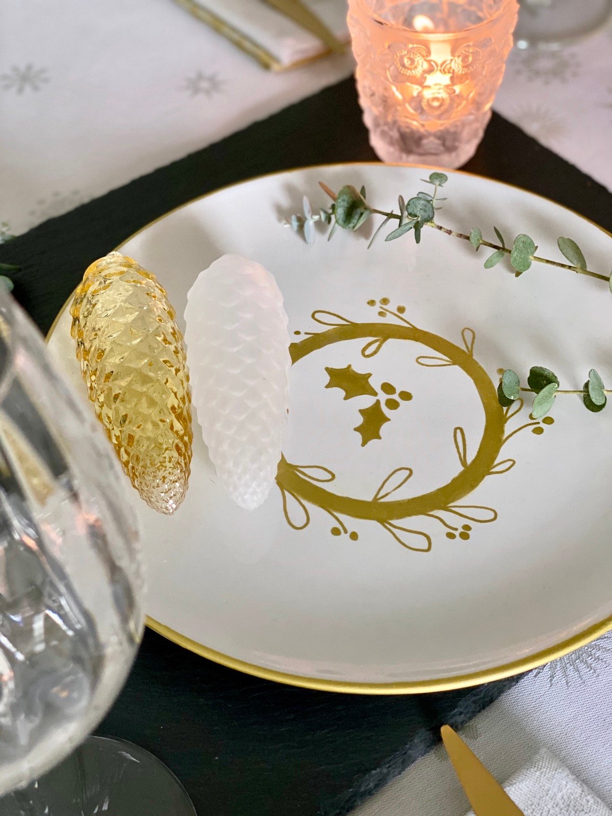 CIAV Meisenthal boule de Noël sapin verre soufflé made in France artisanat pomme de pin