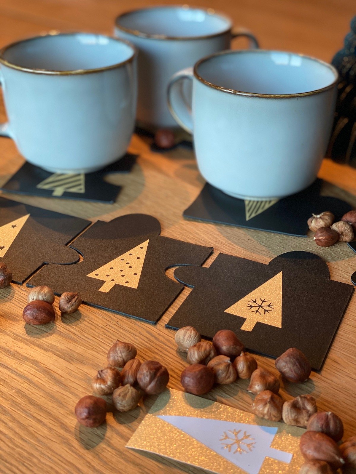 idée cadeau Noël Cricut diy dessous verre cuir vinyl doré sapin