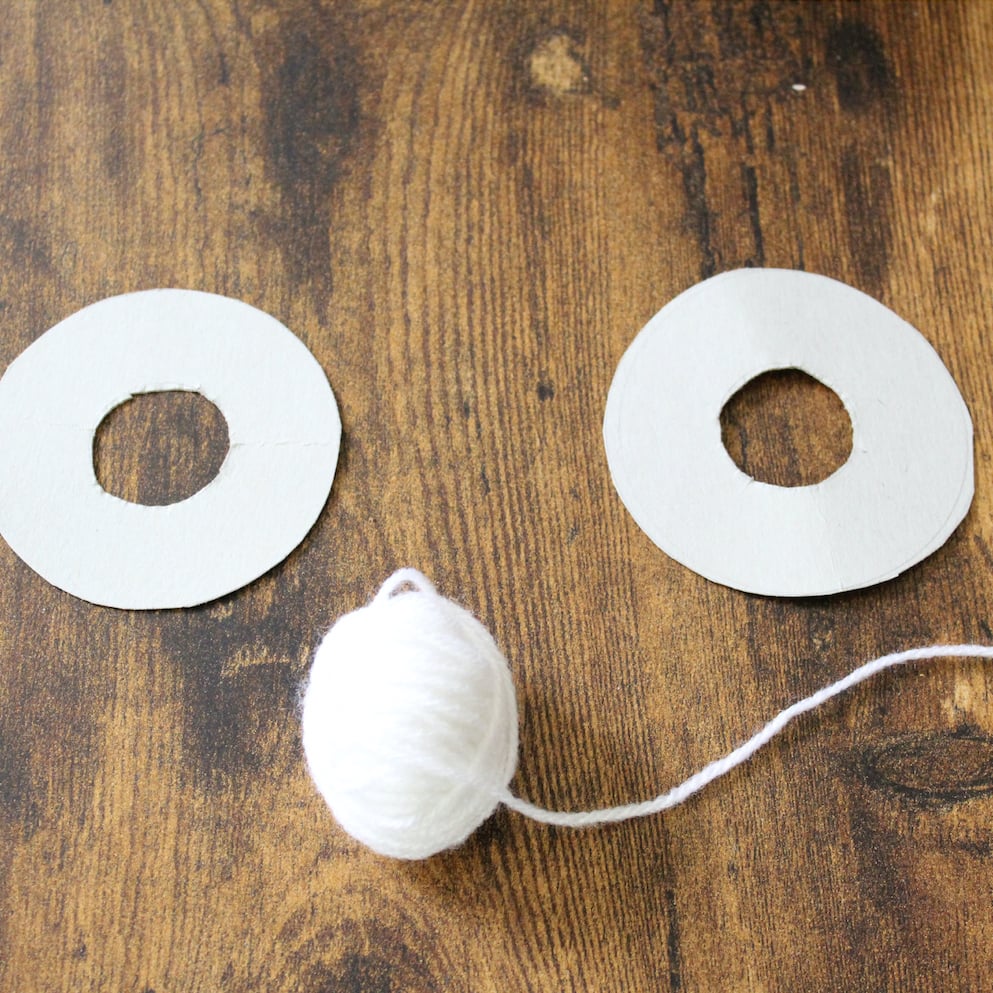 DIY facile rapide disque carton pelote laine blanche