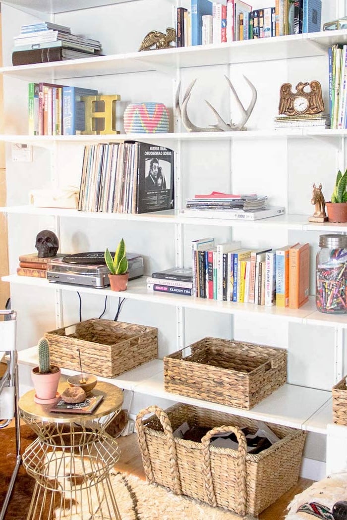 bibliothèque suspendue rail blanche métallique