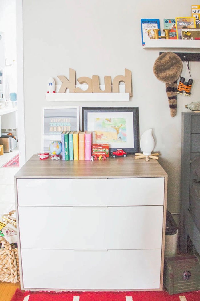 chambre enfant thème explorateur forêt camp lampe flamme feu bois