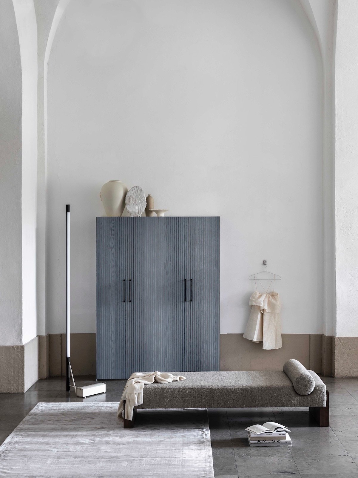 chambre épurée porte pax ikea bois bleu design Superfront