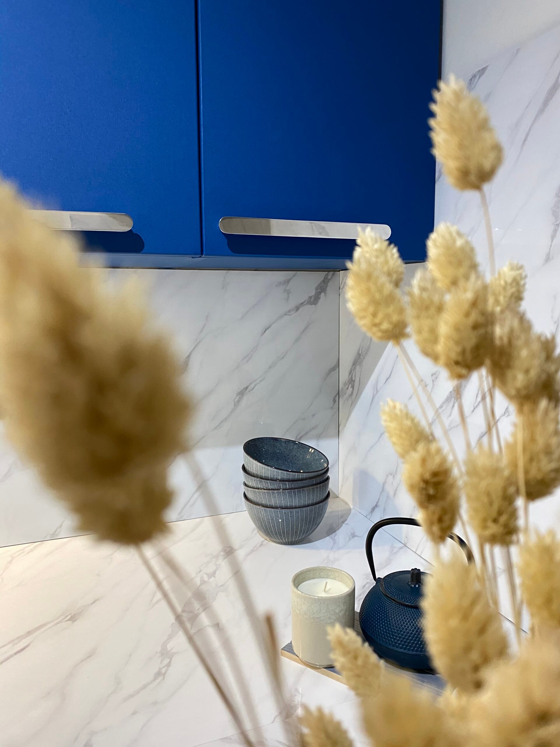 cuisine colorée bleu klein électrique - blog déco clem