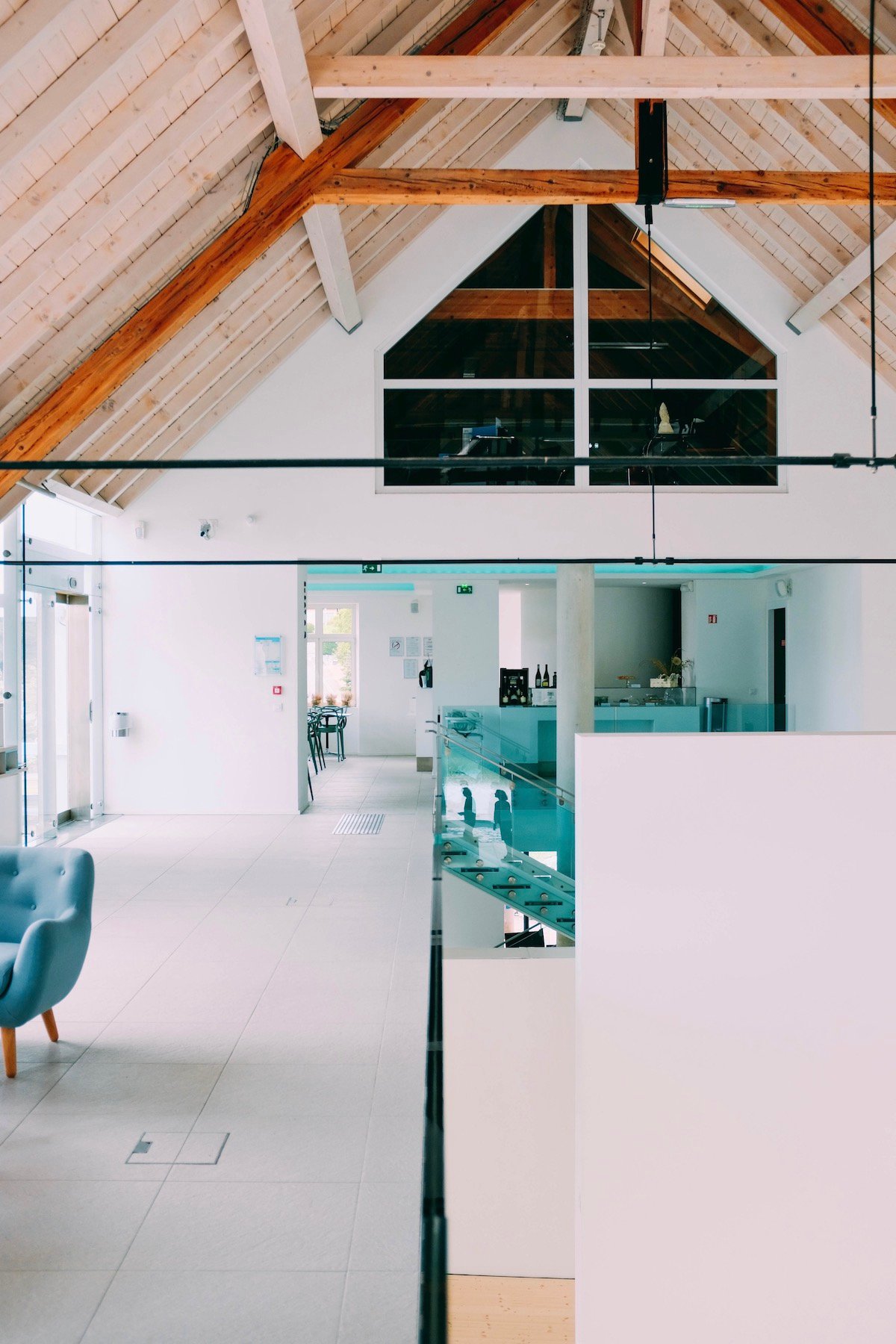 loft séjour ouverte verrière ancienne usine lumineux