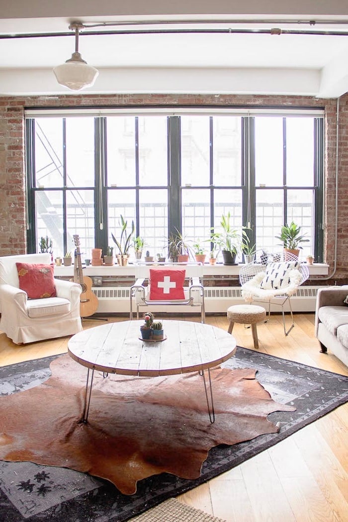 loft style indus décoration tapis peau vache clem around the corner