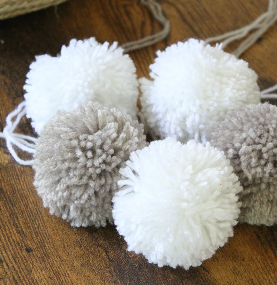 pompon gris taupe blanc idée deco intérieure