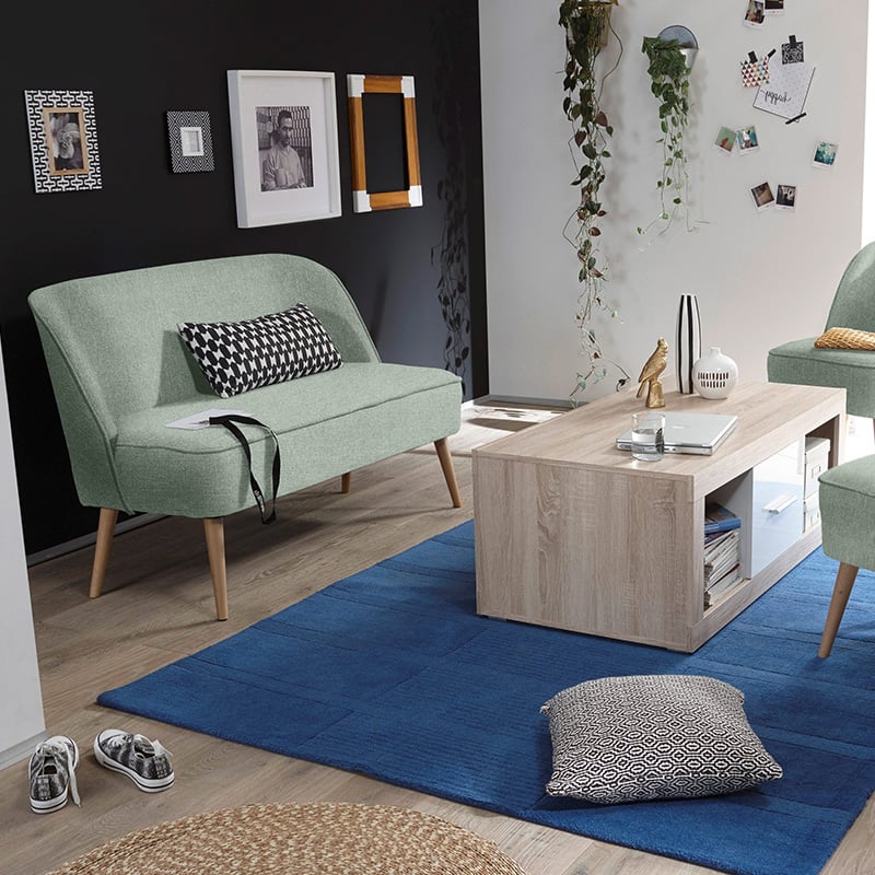 canapé convertible pieds bois style scandinave tapis bleu table basse bois