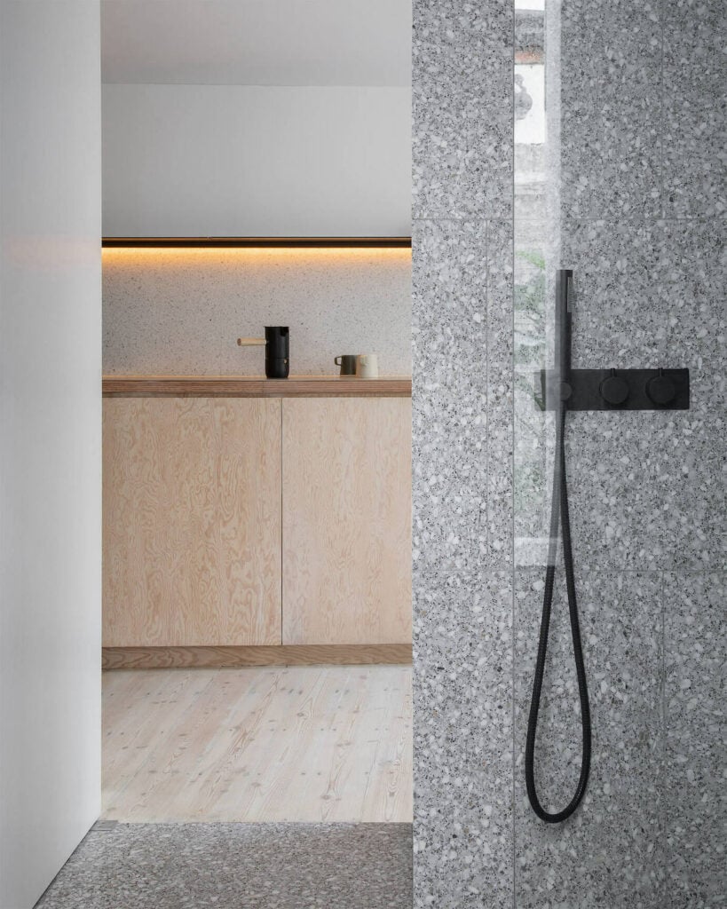 douche italienne carrelage grès cérame effet granit gris