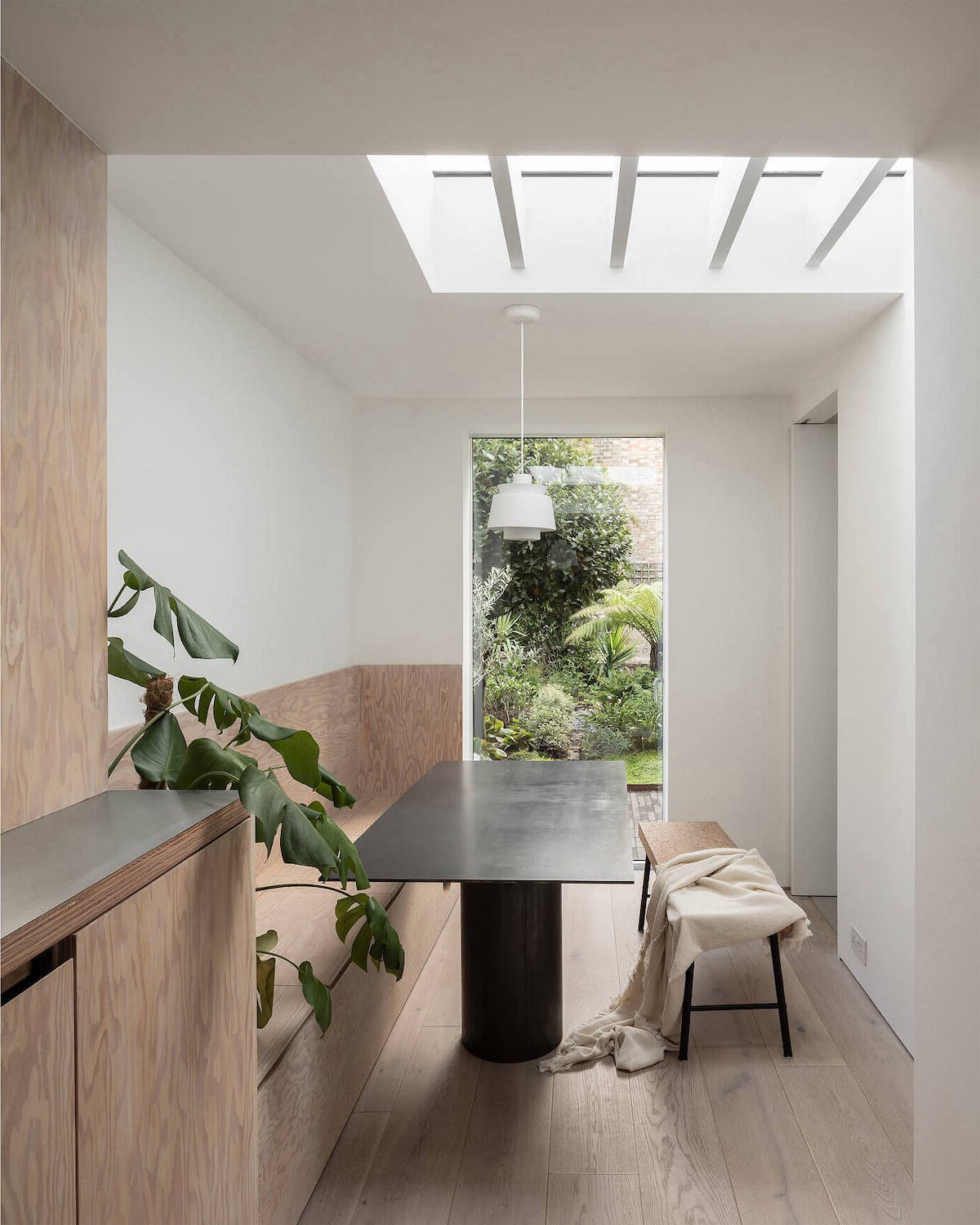 salle à manger banquette bois banc liège ikea