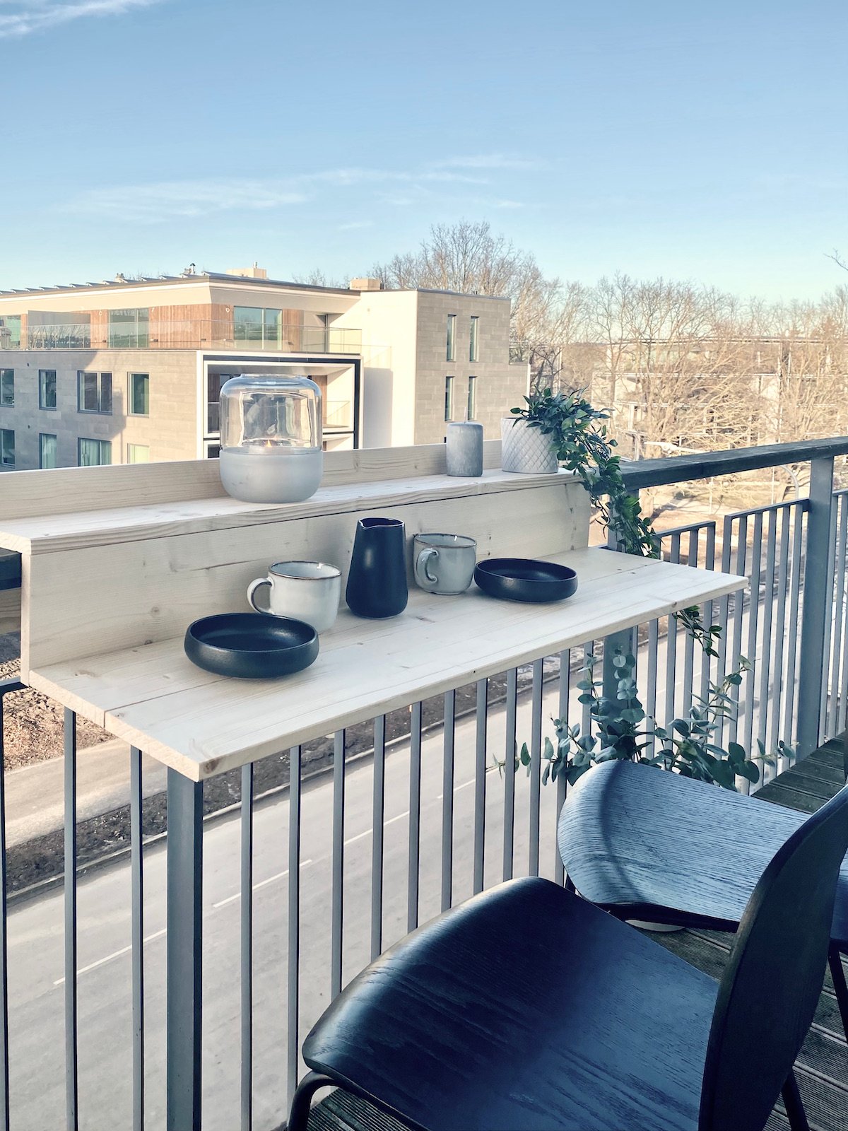 tutoriel bricolage meuble table balcon suspendue étroite