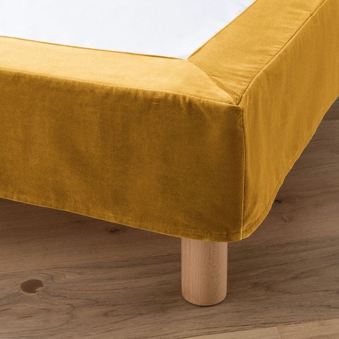 cache sommier velours déco jaune moutarde chambre