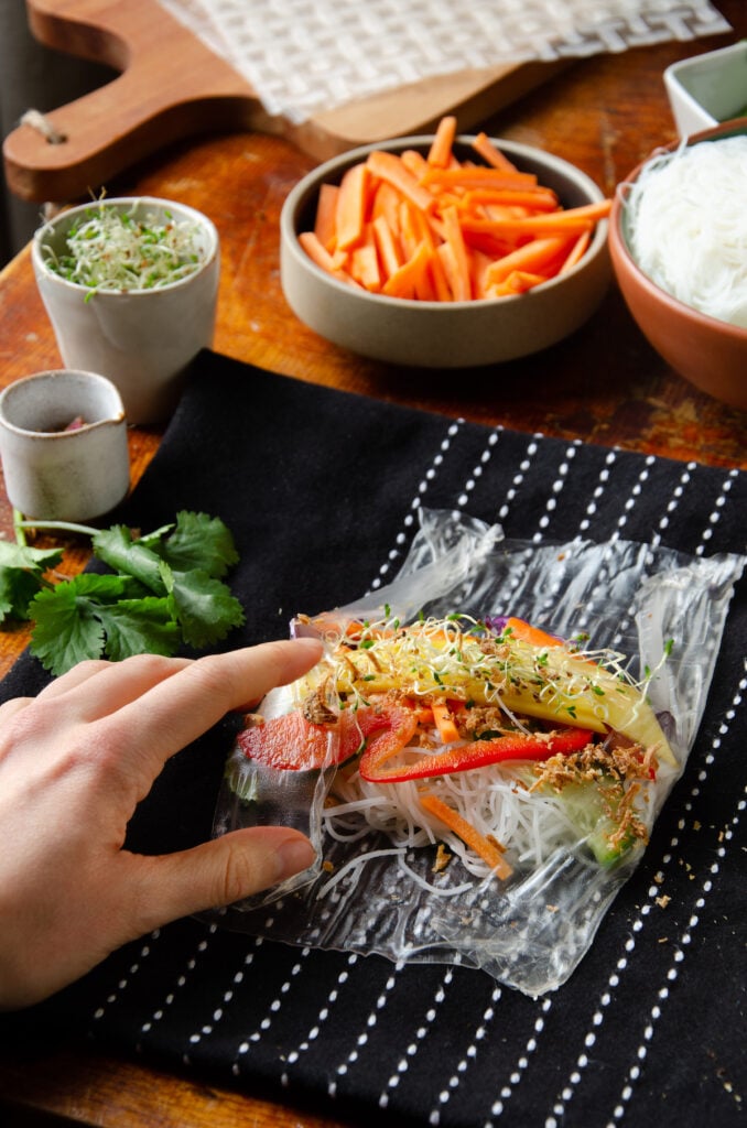 comment rouler rouleaux de printemps vegan technique