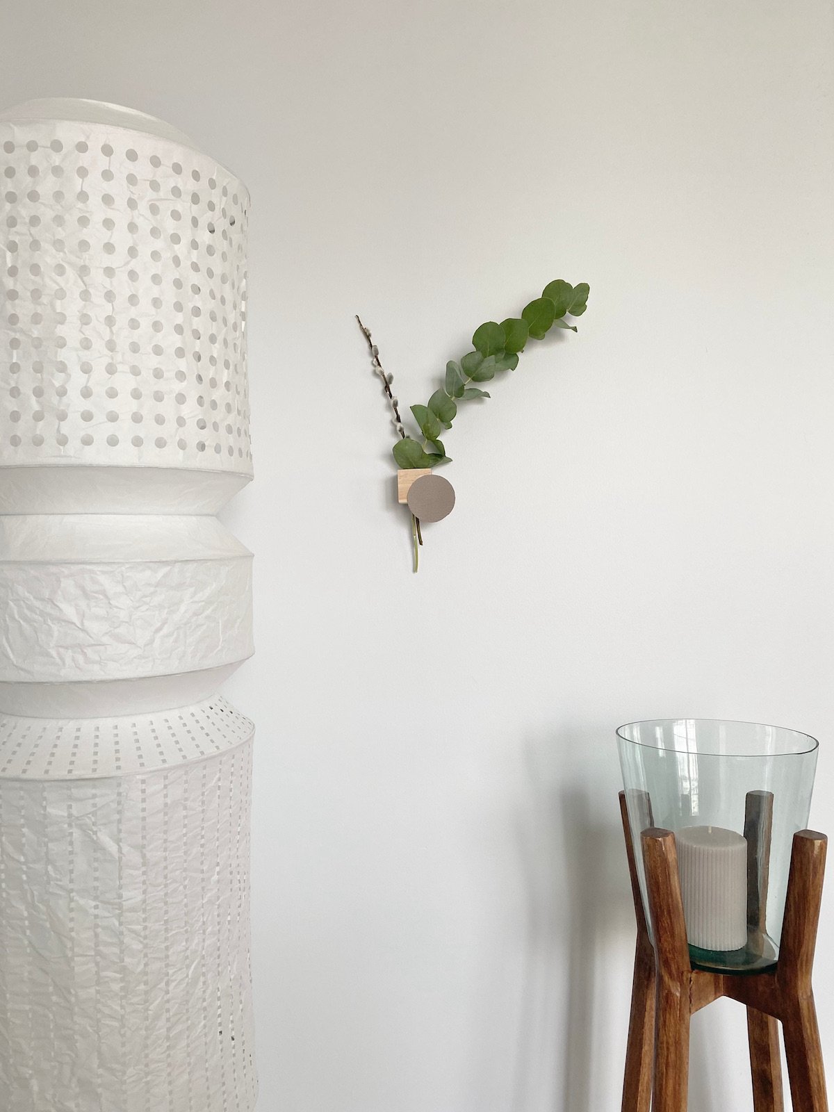 décoration nature minimaliste vase suspendu fleurs séchées