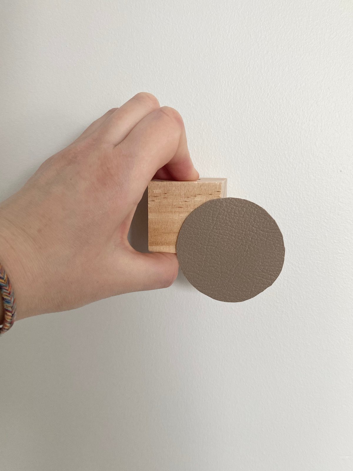 fixer soliflore mural diy invisible sans trou