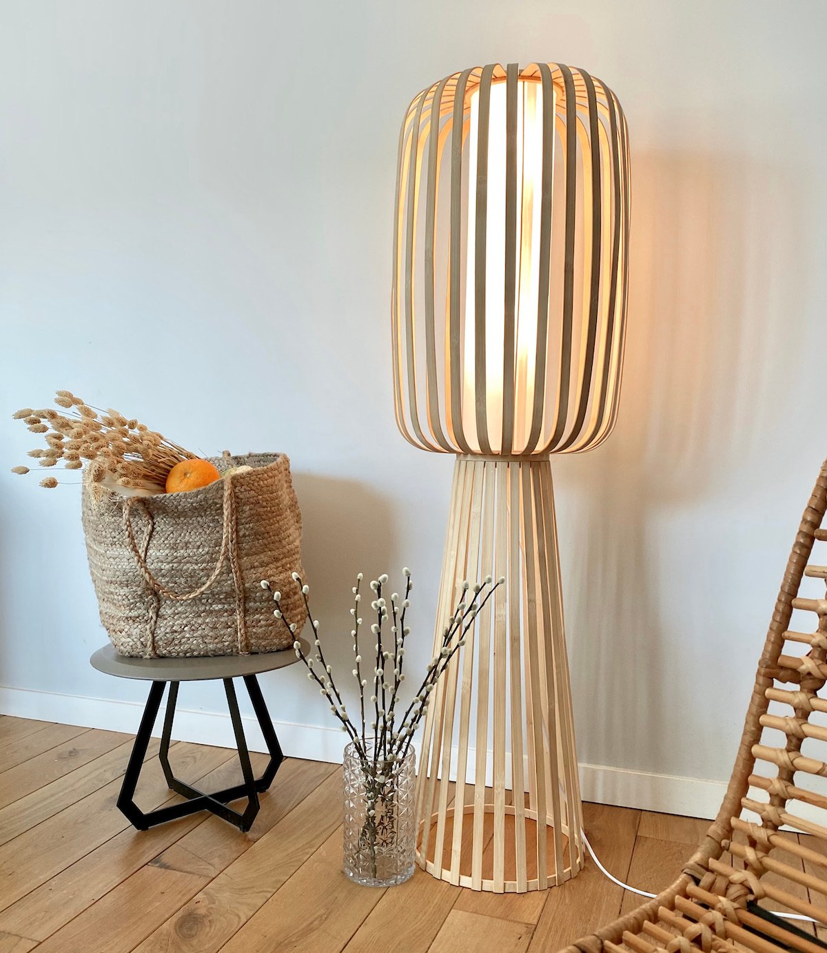 lampadaire bambou rotin design rond fleurs séchées déco