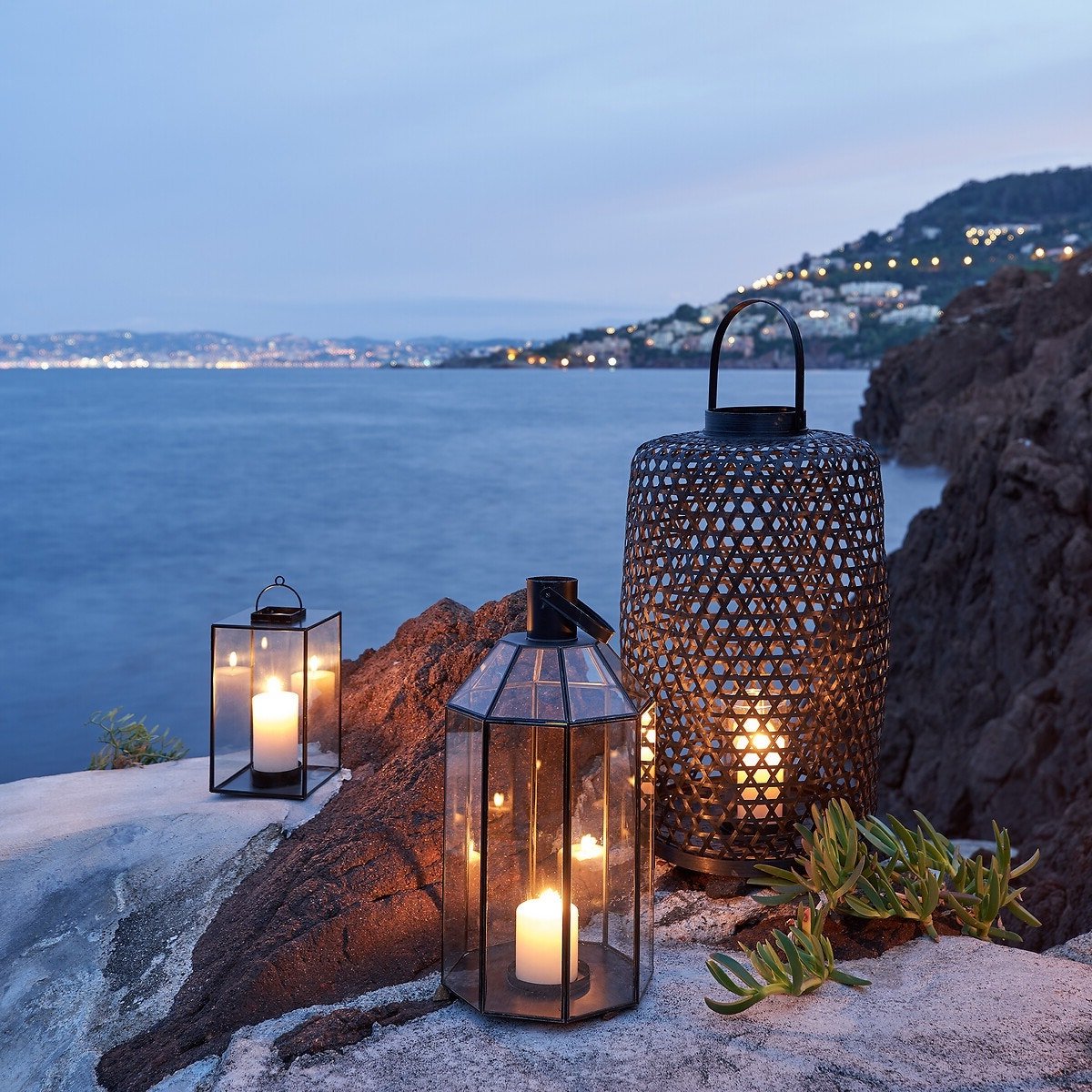 lanterne noire bougie deco extérieure paysage mer