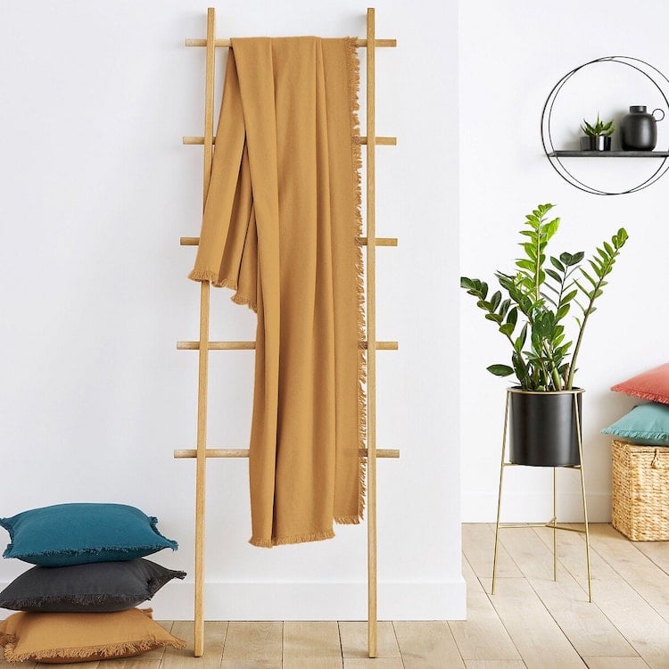 plaid frange pas cher décoration échelle bois