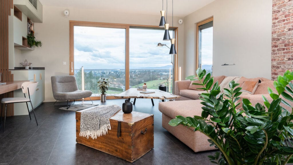 Tendance déco au salon loft industriel matière brut