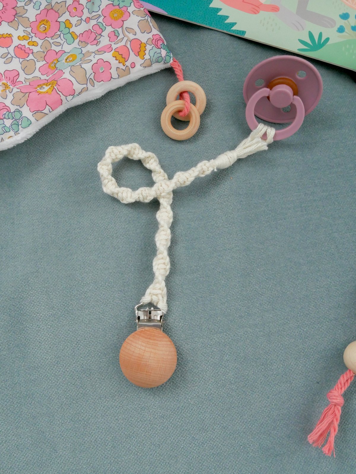 accroche-tétine à faire soi-même tutoriel