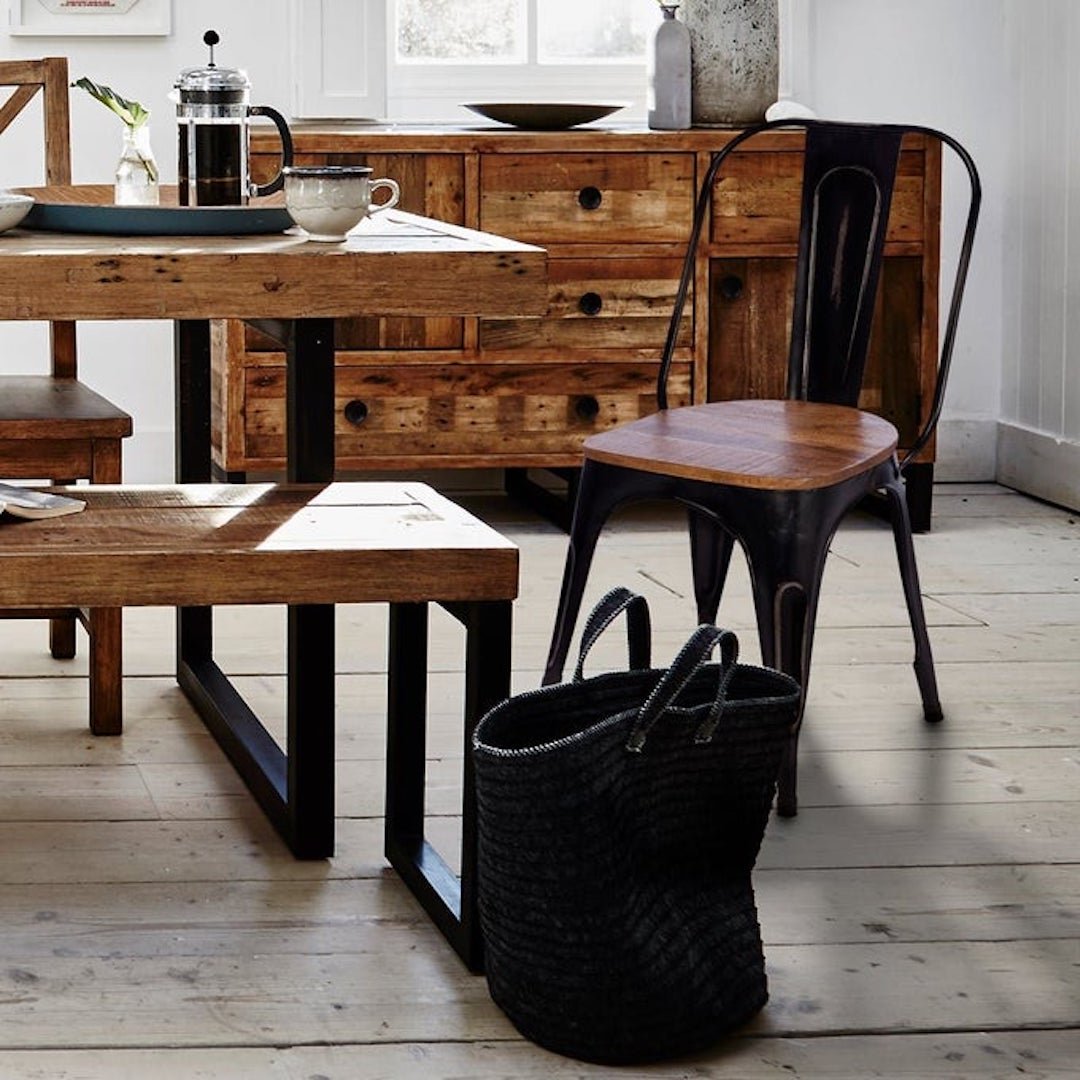 Chaises bois noire cuisine industrielle design cuisine noire