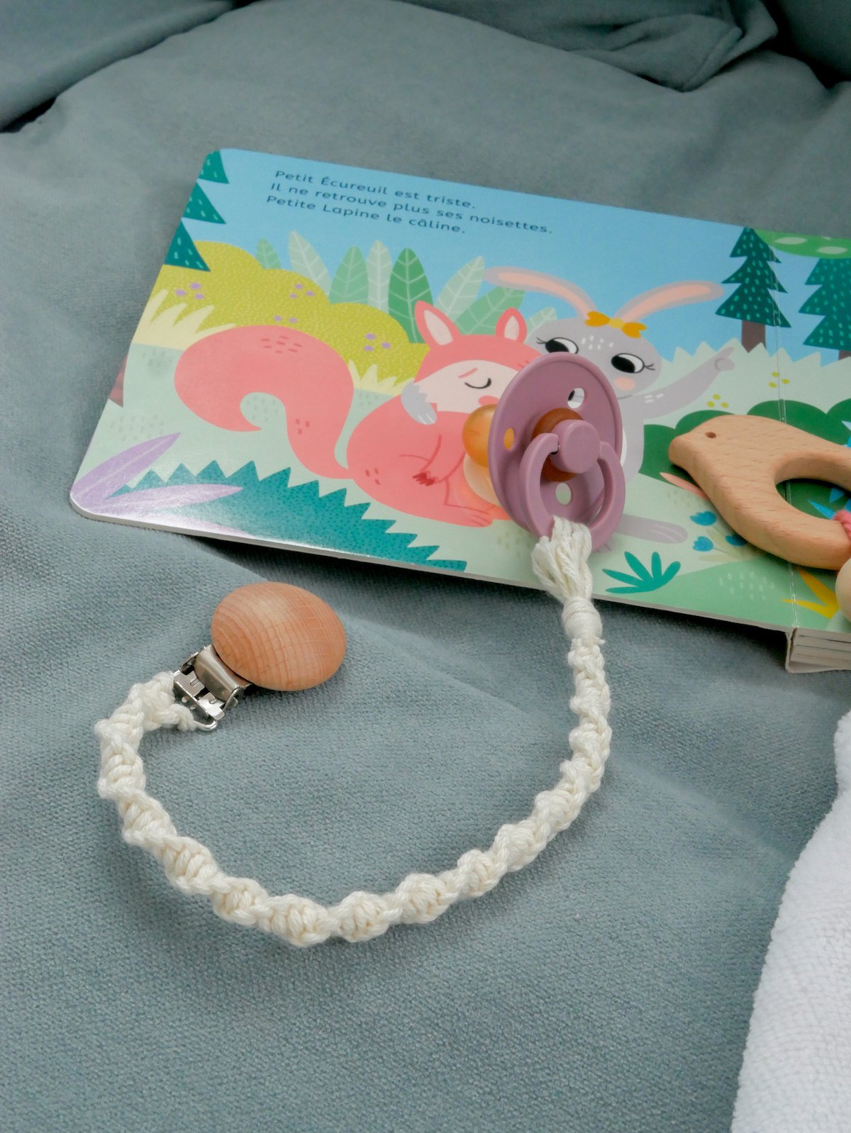diy cadeau naissance attache tétine macramé tuto blog déco clem atc